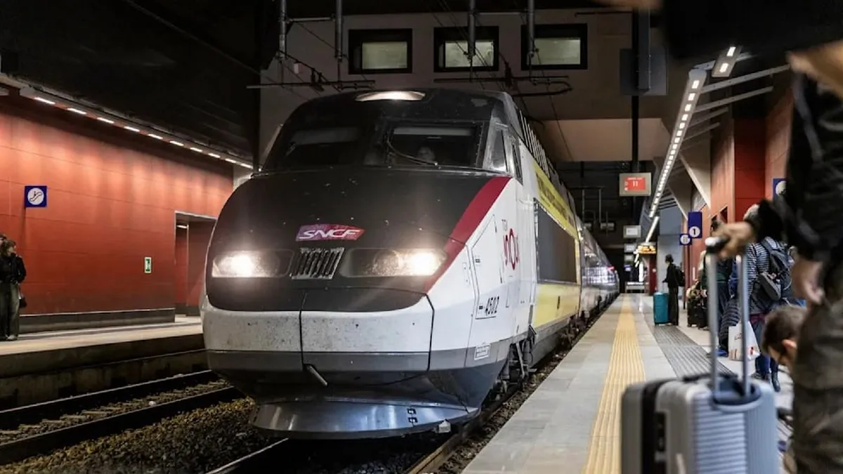 У Франції дітям до 12 років заборонили їздити в комфортабельних вагонах потягів: спалахнула дискусія