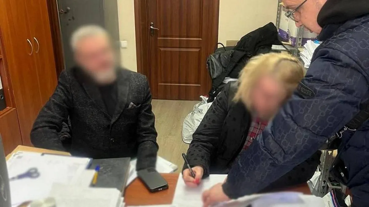 Фіктивні діагнози за десятки тисяч доларів: у Києві оголосили підозру трьом лікарям за підробні документи