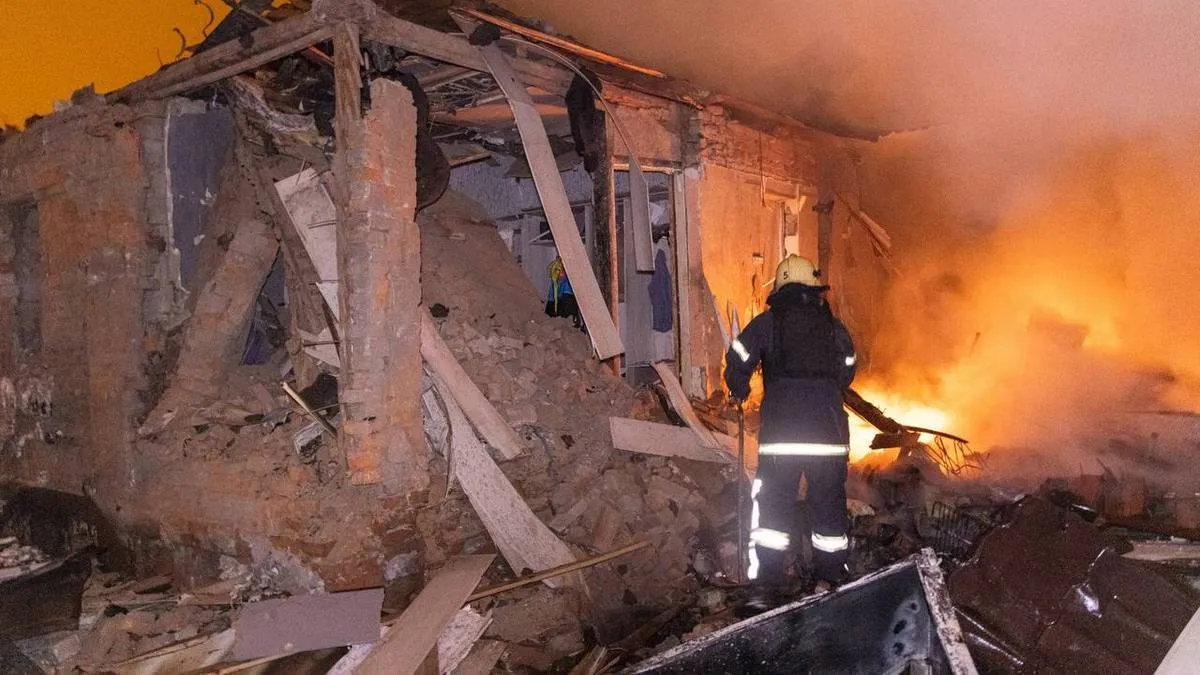 Ніч терору в Україні: горіли ТЦ, зруйновані будинки та десятки постраждалих після масованої атаки РФ