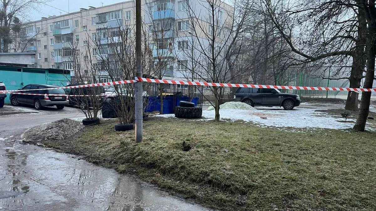 У Львові двірничка виявила справжню гранату біля контейнерного майданчика: Садовий повідомив подробиці
