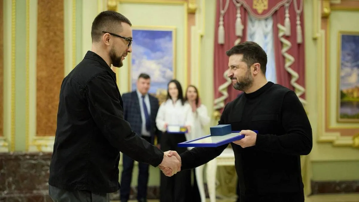 Стерненко, Байдак та Федишин: кого відзначив державними нагородами Володимир Зеленський 