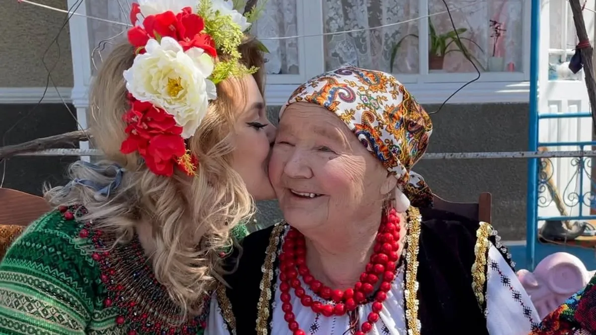 «Дякую за дитинство»: Гросу зворушливо привітала свою бабусю з днем народження і показала красиві фото 