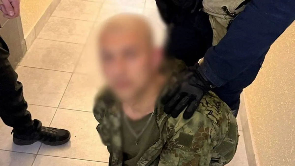 У Києві затримали чоловіка, який ходив по житловому комплексу з автоматом: що загрожує правопорушнику 