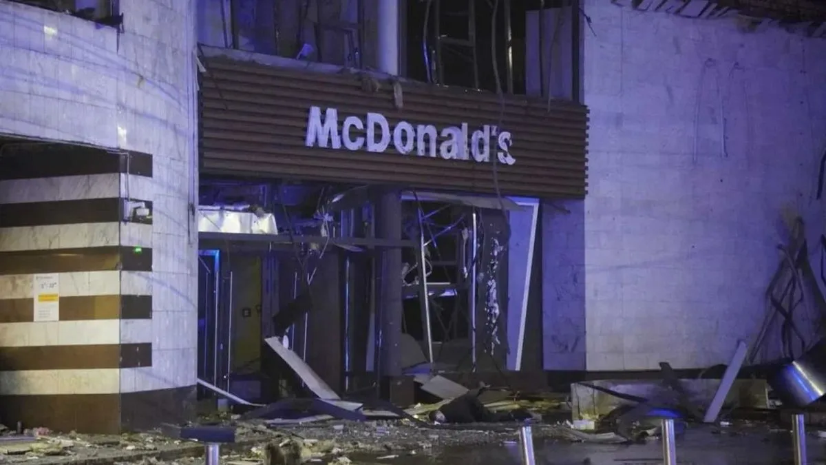 «Повноцінний учасник бойових дій»: перший в Україні McDonald's потрапив під обстріл у річницю відкриття