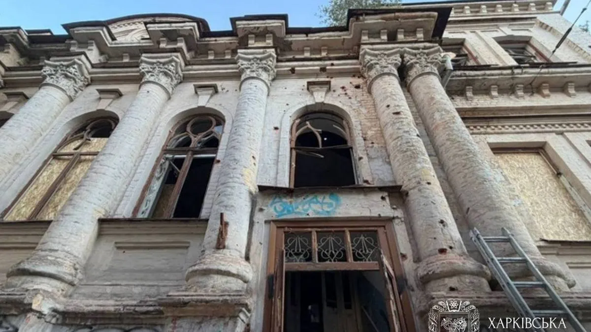 Російський дрон влучив у Харківський художній музей: скільки постраждало внаслідок атаки
