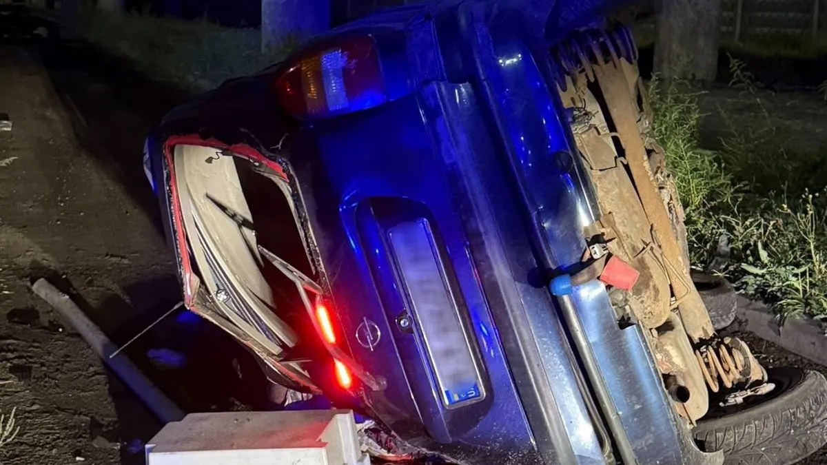 У Києві автомобіль впав з мосту: рятувальники деблокували тіло загиблого водія