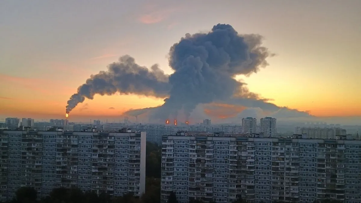 Уражено ключову установку АВТ-6: деталі масштабної пожежі на НПЗ у Москві після атаки дронів