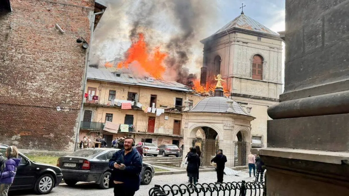 Шахед влучив у житловий будинок в центрі Львова – відео: в ОВА повідомили про постраждалих