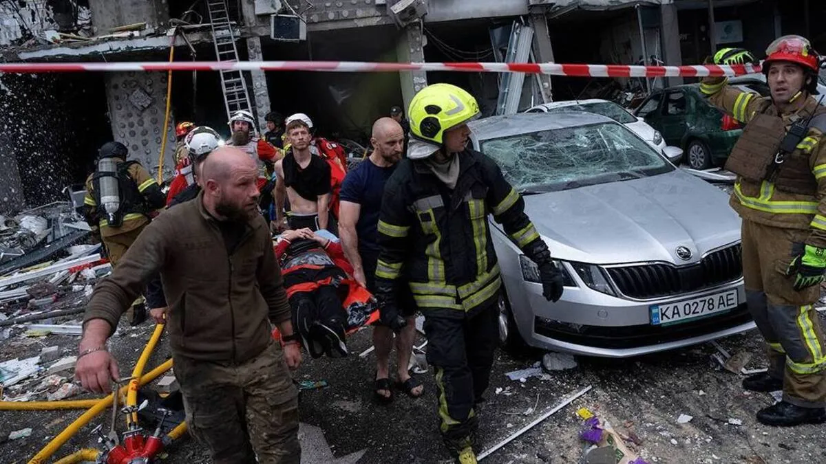 Масована атака на Київ 6 липня: балістика та дрони зруйнували багатоповерхівки, є загиблі та десятки поранених