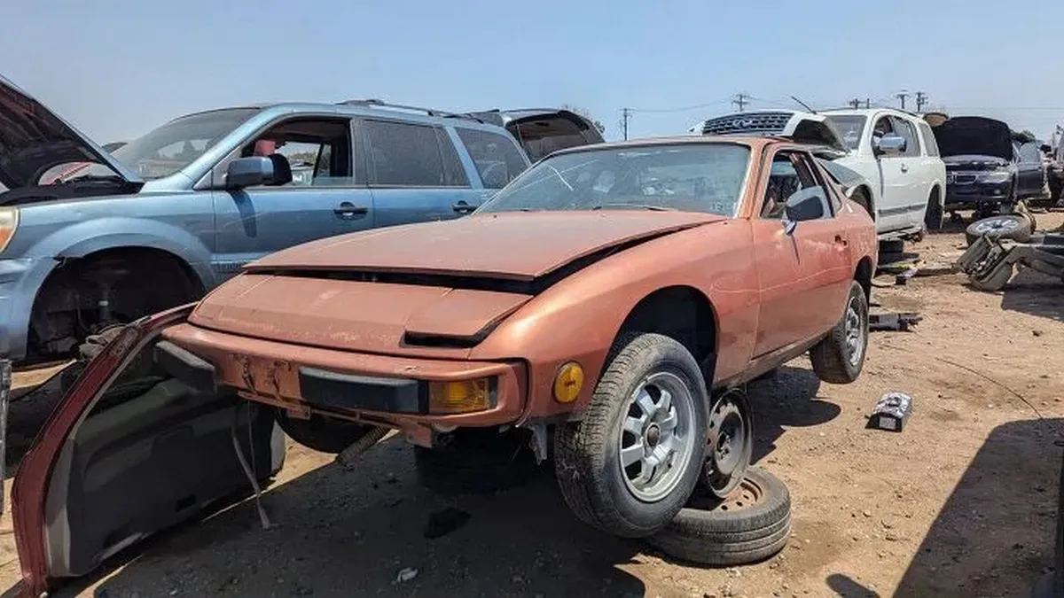 Рідкісний Porsche 924 1977 року знайшли на звалищі США: спорткар може отримати друге життя