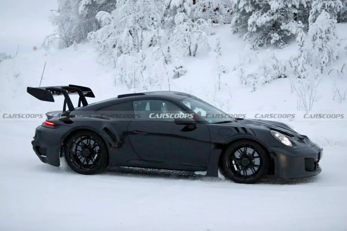 Зимові тести оновленого Porsche 911 GT3 RS: що змінили в дизайні та техніці