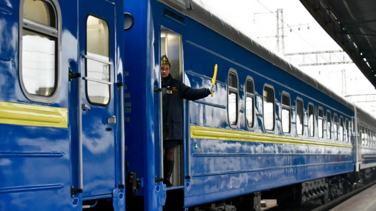 У потязі «Київ – Рахів» виявили електронну табличку з написом «слава Росії»: що відомо
