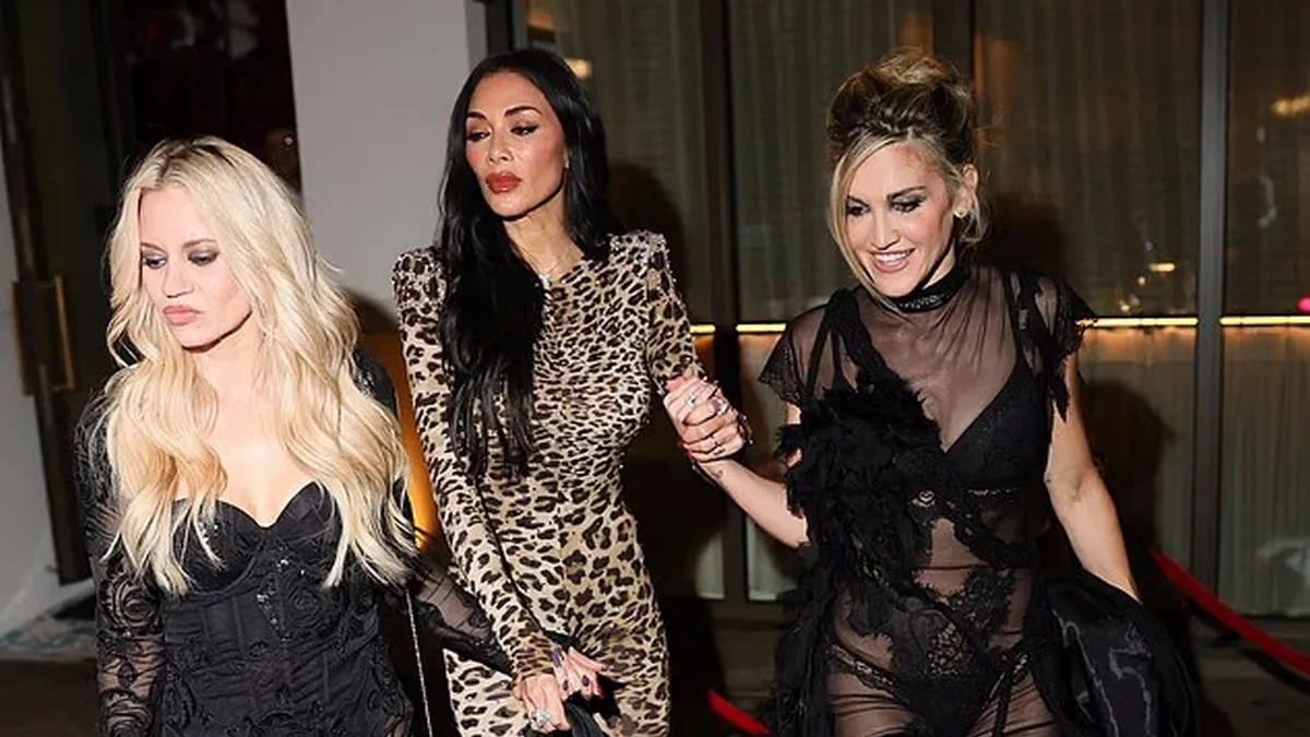 Ніколь Шерзінгер після опіків вийшла на вечірку Pussycat Dolls: чим здивувала співачка після проблемного туру