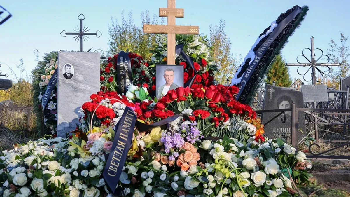 «На скромному кладовищі»: похорон Сергія Сосєдова викликав обговорення в Мережі