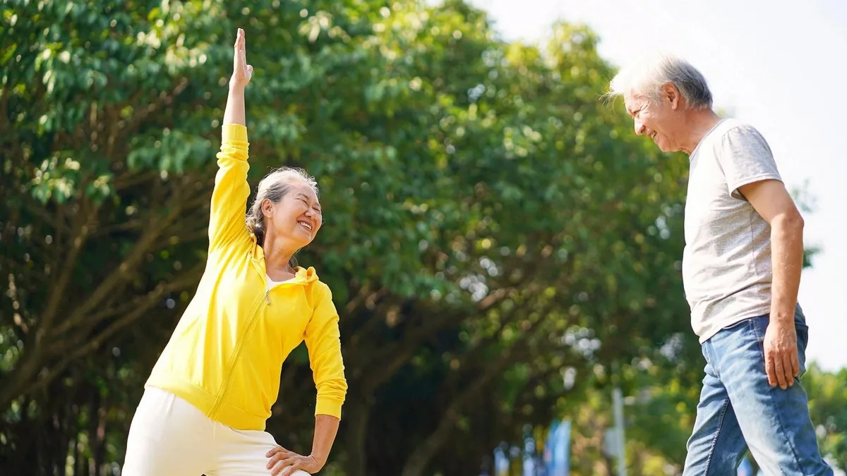 Розкрито секрет довголіття японців: 5 хвилин простих рухів гімнастики кожного ранку 