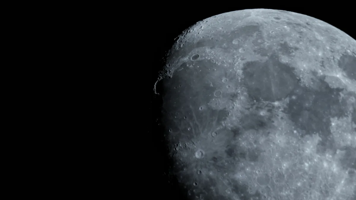 Дні на Землі стають довшими: вчені пояснили, чому Місяць поступово віддаляється від нашої планети