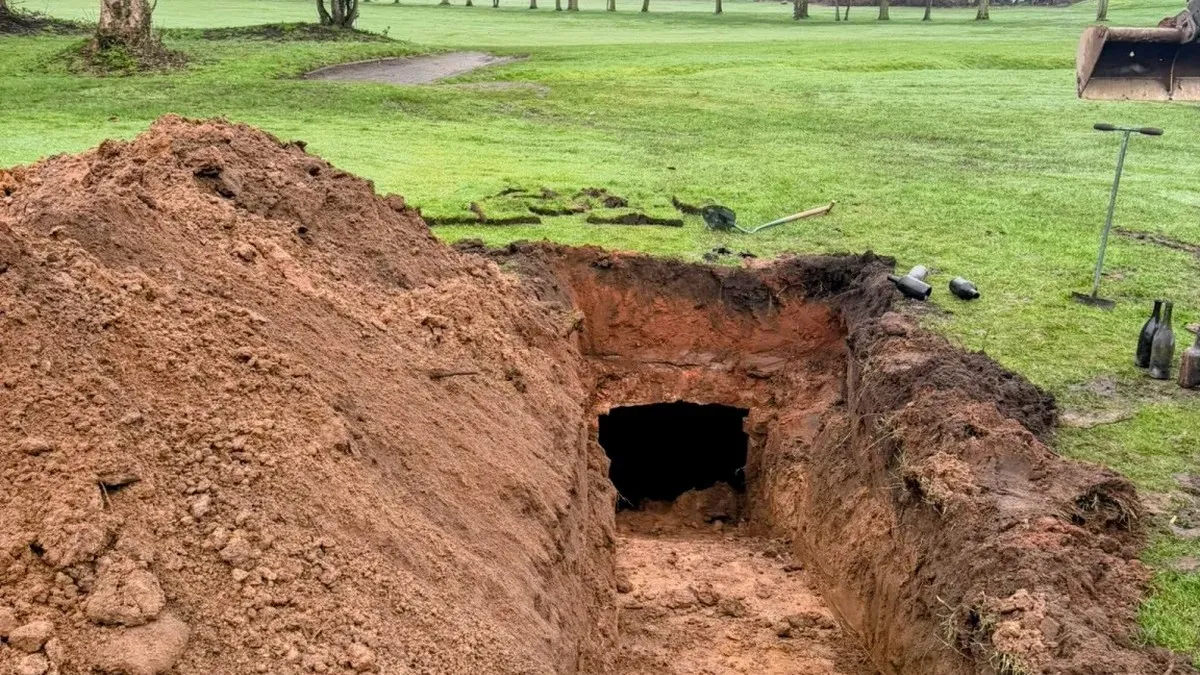 Удар у лузу: карстова воронка на гольф-полі в Англії відкрила 200-річну таємницю