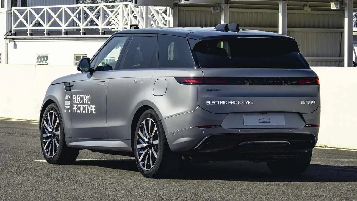 Електричний Range Rover Sport готується до дебюту: розкішний SUV уже помітили на тестах