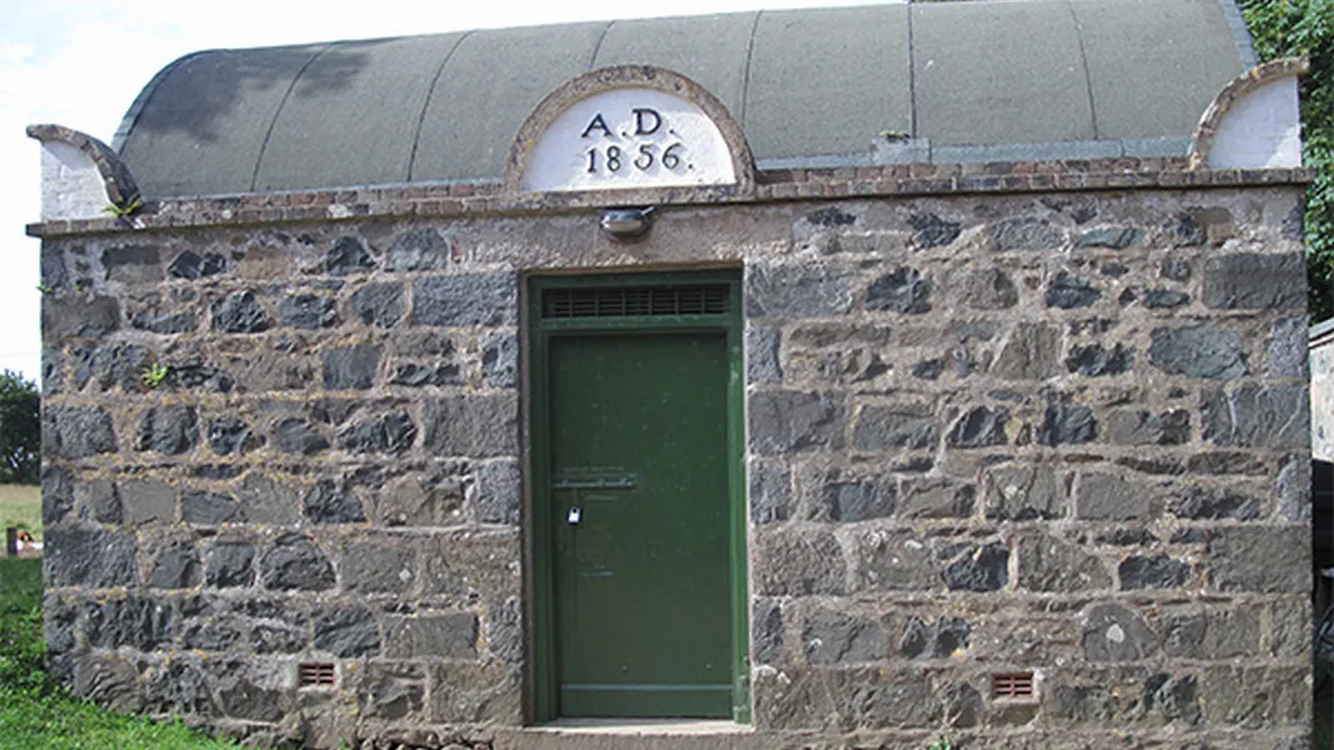 Найменша в'язниця у світі: кого утримують у тюрмі на острові Сарк і як вона виглядає