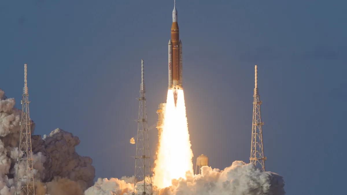 Історичний прорив у космосі: стартувала перша за понад 50 років пілотована місія до Місяця