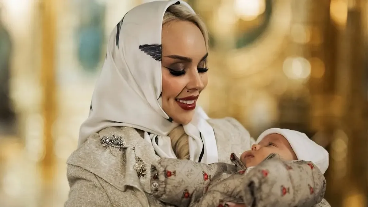 Співачка СолоХа вперше показала обличчя новонародженого сина: «Чекали, поки набере декілька кілограмів»
