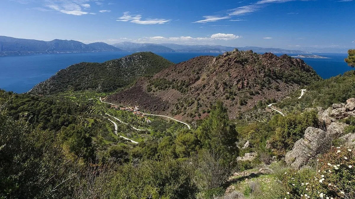 Нова загроза для людства? У Греції може активізуватися вулкан, що спав 100 000 років – він накопичує магму