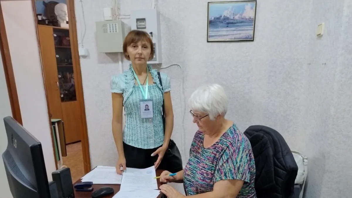 Декомунізація не дійшла: на офіційному фото Пенсійного фонду Кіровоградщини помітили бюст Леніна