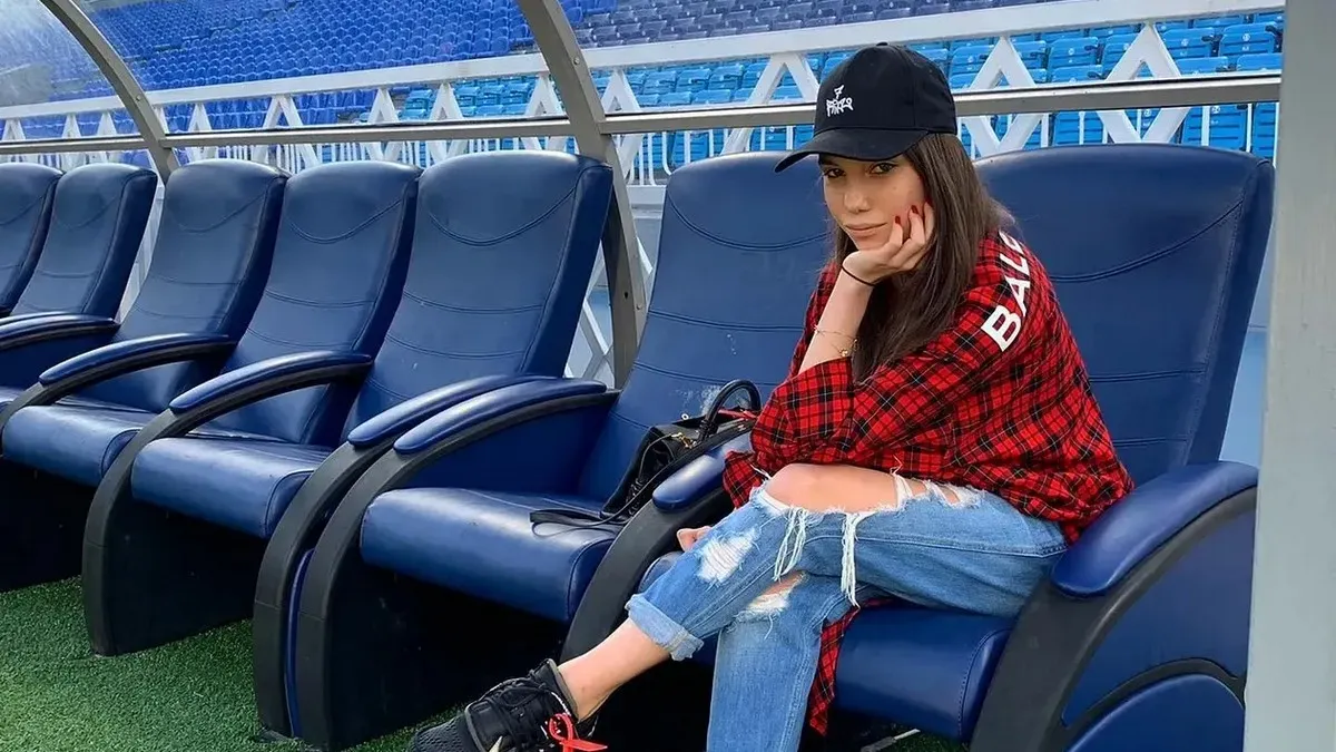 «Мій костюм на сьогодні‎»: донька президента Динамо Суркіса здивувала вибором образу