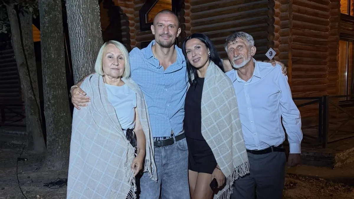 Тарас Цимбалюк приїхав до батьків у Корсунь-Шевченківський — привід особливий: цього разу без камер і дівчат