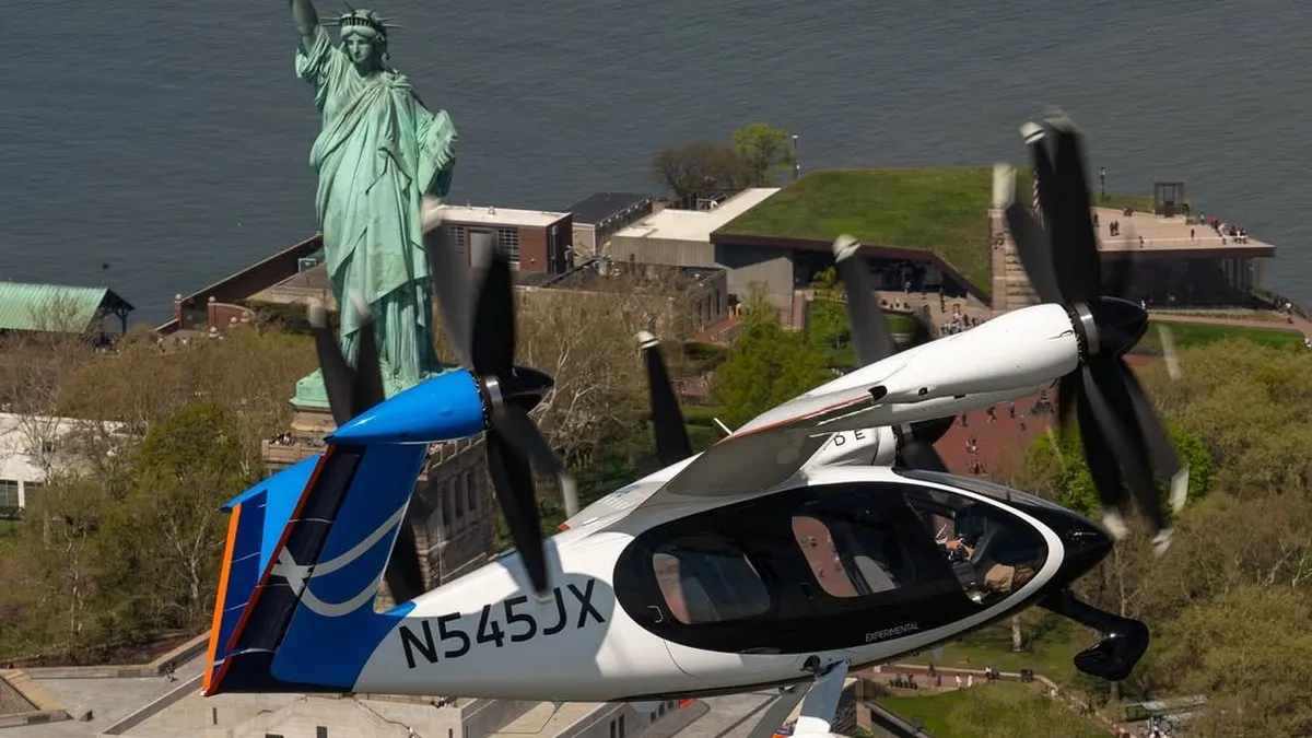 Над Нью-Йорком вперше почало літати аеротаксі: тестові польоти організували між аеропортом та Манхеттеном