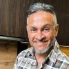 Головний хіт полуничного сезону: зірка «‎МастерШеф» Ектор Хіменес-Браво розкрив рецепт паляниці з ягодами