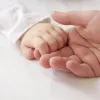 Життя під вибухами: у пошкодженому пологовому будинку Києва народився хлопчик