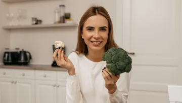 «Консервують» молодість: дієтолог назвала продукти, які треба їсти всім після 40 років