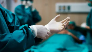 Скандал в Австрії: суд виправдав лікарів, які дозволили 12-річній дитині свердлити череп пацієнту