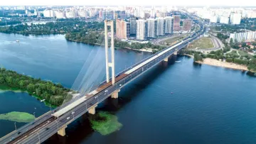 У Києві переглянуть правила руху мостами під час повітряних тривог: Віталій Кличко поділився деталями