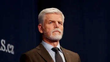 Президент Чехії висловився щодо прапорів України, які хоче зняти уряд: що закликає зробити Петр Павел