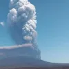 Стовп попелу на 15 кілометрів: вулкан, що мовчав з часів льодовикового періоду, почав потужне виверження 