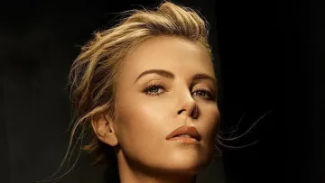 «‎Я стану кіборгом»: голлівудська зірка Шарліз Терон розповіла про операції після кожних зйомок у кіно