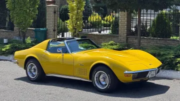 В Україні продають легендарний Chevrolet Corvette C3: просять 80 тис. доларів за 55-річний раритет