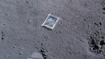Фотографія пролежала понад 50 років на поверхні Місяця: що сталося зі світлиною астронавта Чарльза Дюка