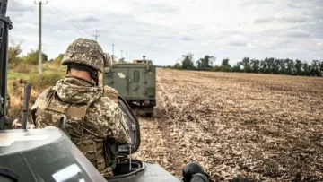«Коаліція охочих» проведе перші спільні військові навчання: Макрон назвав головні теми зустрічі
