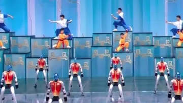 Гуманоїдні роботи стали зірками гала-концерту до Свята весни 2026 у Китаї: яскраве відео