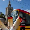Трамваєм збивали кеглі та грали в баскетбол: у Варшаві пройшов незвичайний чемпіонат