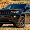 У 2027 році Jeep поверне у виробництво моделі Trailhawk та Overland: чим вразять нові Grand Cherokee