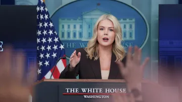 Перша в історії США вагітна прессекретарка Білого дому: Керолайн Левітт очікує на дитину – красномовне фото