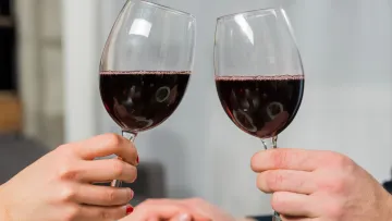 Червоне чи біле: яке вино насправді корисніше для здоров'я