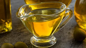 Як оливкова олія стає отрутою: чотири помилки, які вбивають користь продукту
