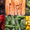 Корисніші за свіжі: лікар назвав продукти з супермаркету, які краще купувати замороженими