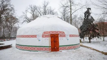 Юрта незламності: у центрі Києва з'явився незвичайний пункт обігріву – хто його відкрив