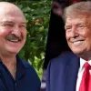Трамп зробив щедрий подарунок Лукашенку: що презентував лідер США та як на це відреагував білоруський диктатор